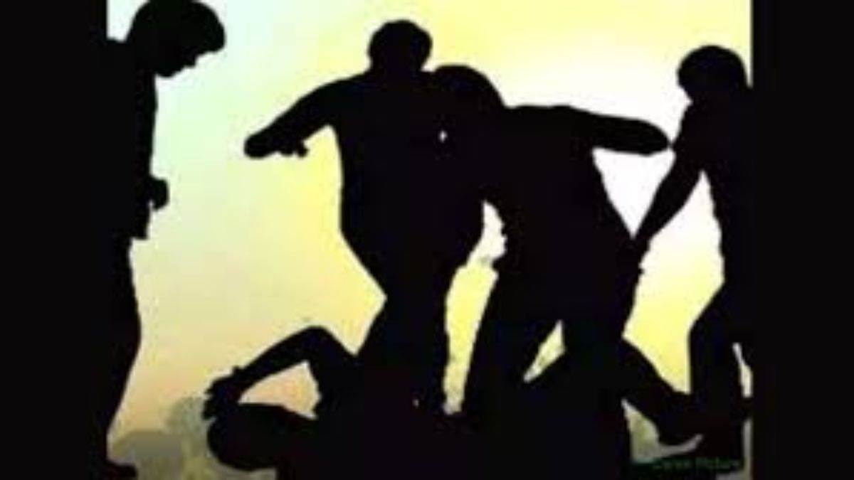 जबलपुर में पब संचालक ने साथियों के साथ दो युवकों को बंधक बना पीटा, राइफल से किया हमला, अधमरा कर सड़क पर फेंका