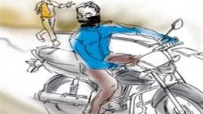 दतिया में न्यायाधीश की कार रोककर बाइक सवार युवक ने मचाया उत्पात, जान से मारने की दी धमकी