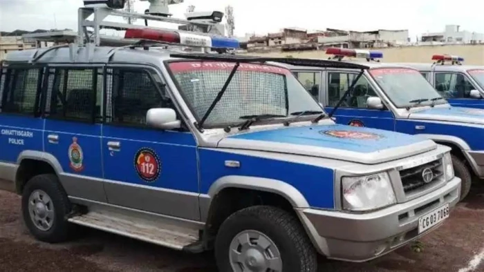 भोपाल में डॉयल 112 के जवानों ने देवदूत बनकर बचाई कार ड्राइवर की जान, समय पर कांच तोड़कर निकाला और दिया CPR