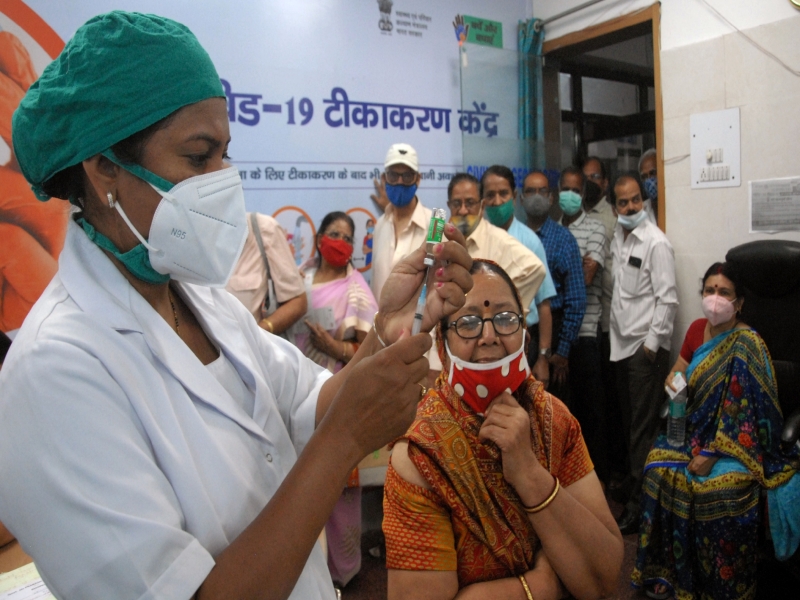 Corona vaccination in mp: मप्र में शनिवार को 2 लाख 89 हजार लोगों को लगा कोरोना का टीका, 14 जिलों ने पूरा किया लक्ष्य
