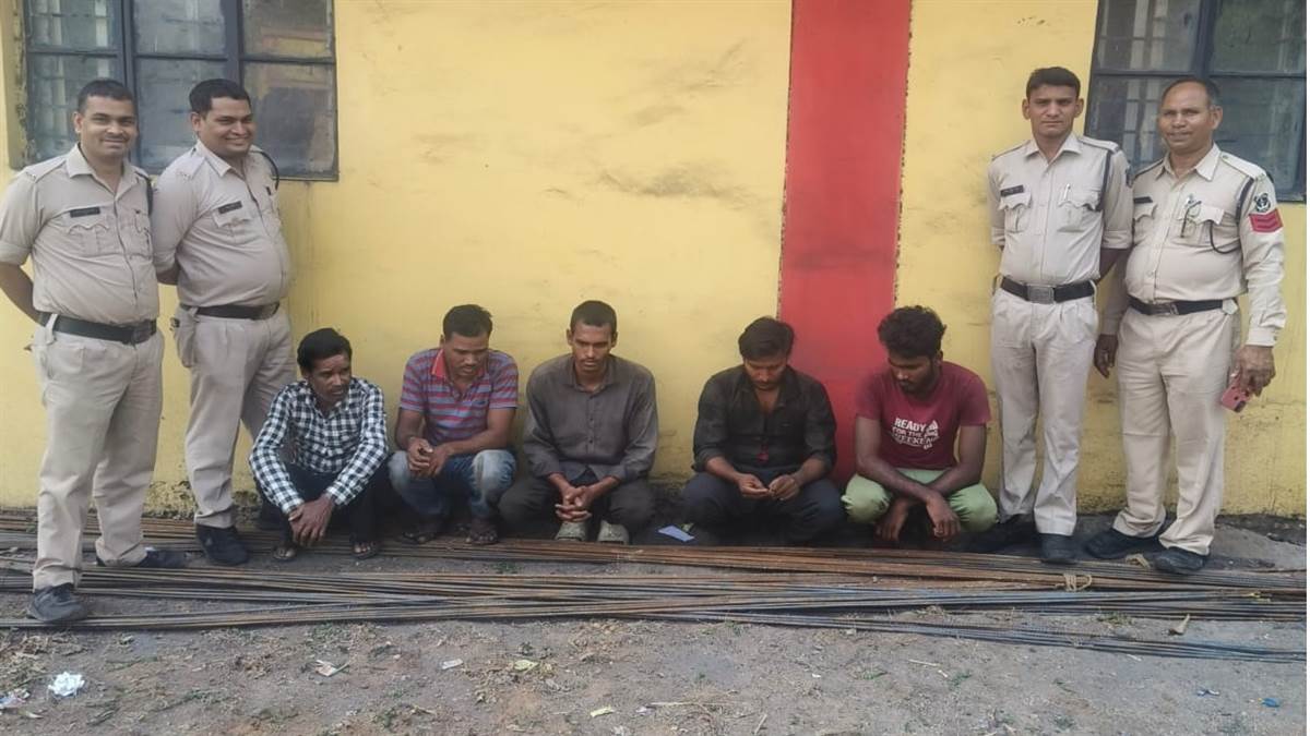 Korba Crime Information: बाड़ी से लोहे के छड़, हथौड़ा चोरी करने वाले पांच आरोपित पकड़े गए