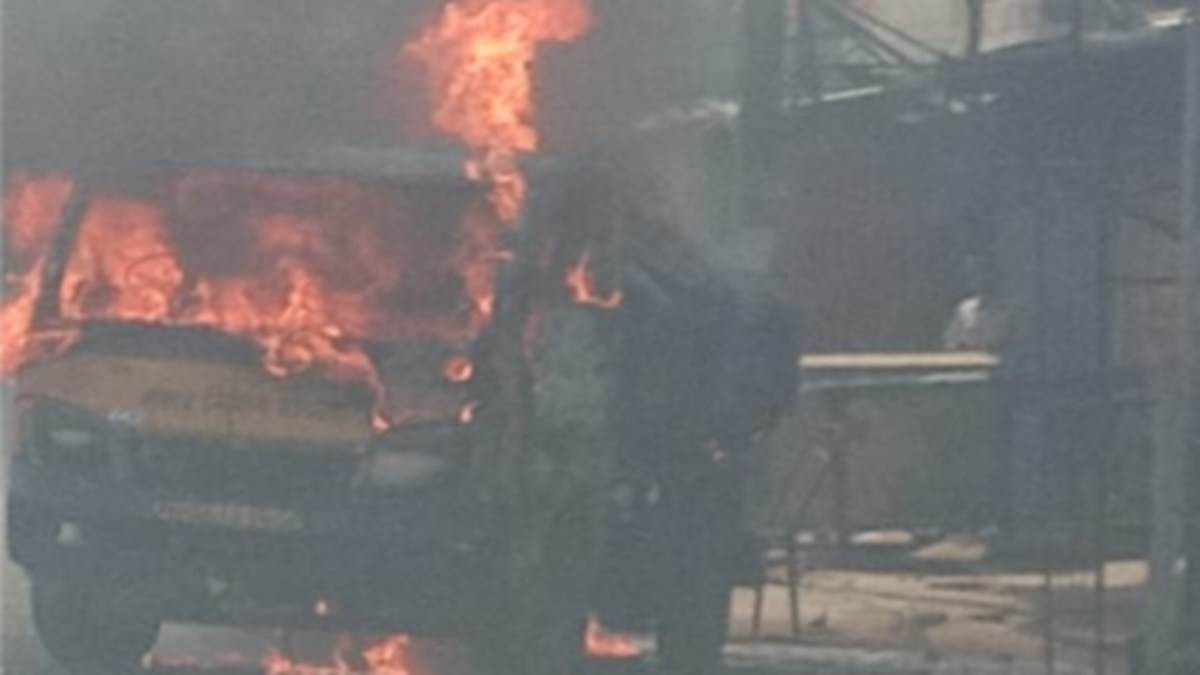 Bhopal News: नगर निगम के कचरा संग्रहण वाहन में लगी आग, ड्राइवर का हाथ झुलसा