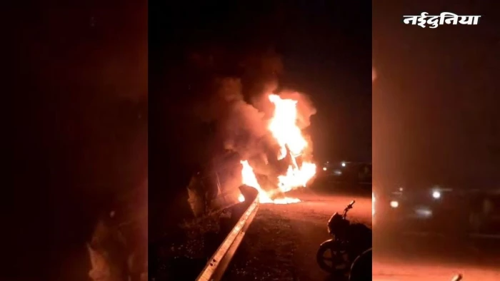 उज्जैन में श्रद्धालुओं से भरी मिनी बस ने ट्रैक्टर को मारी टक्कर, हादसे में किसान की मौत, गुस्से में भीड़ ने फूंकी बस