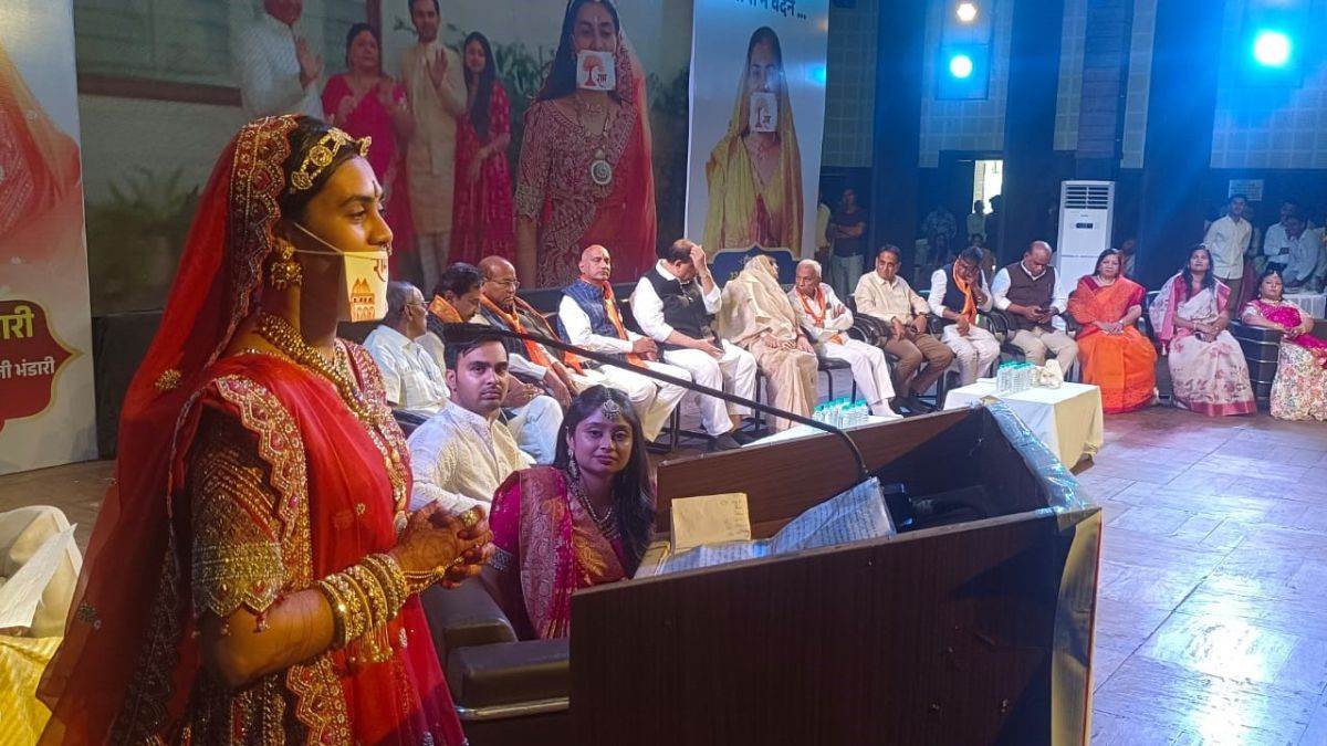 इंदौर की विनुशी मॉडलिंग और लग्जरी लाइफ छोड़ बनेंगी साध्वी, गुरु के एक दर्शन ने बदल दी जिंदगी