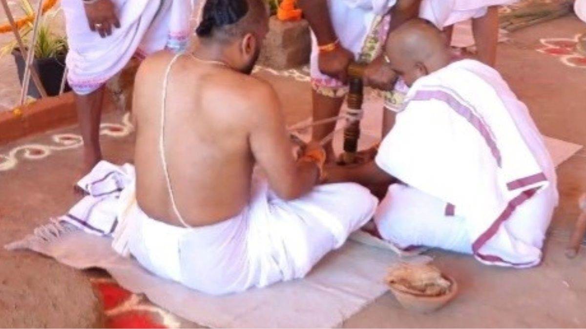 Ujjain Mahakal Mandir: महाकाल मंदिर में सोमयज्ञ का शुभारंभ, आरणी मंथन से प्रज्वलित की अग्नि