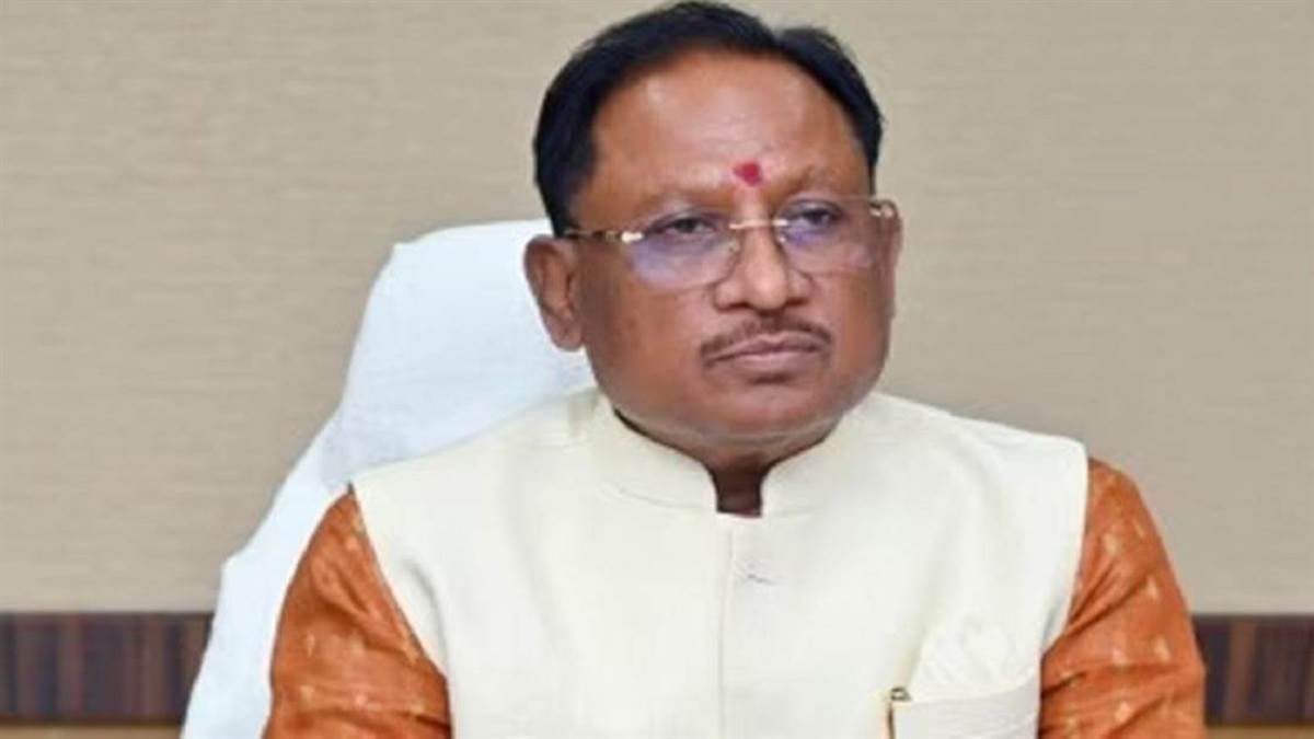 सीएम विष्णु देव साय ने अधिकारियों को कड़ाई से निर्देश: बाहर जाकर सही जानकारी लाएँ
