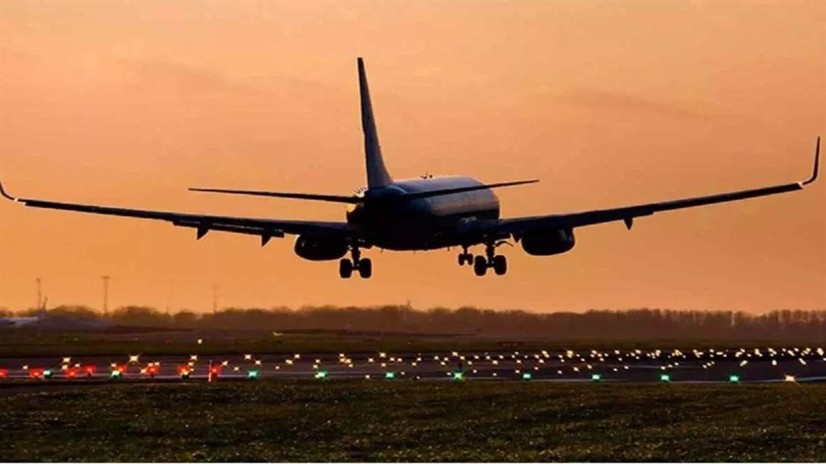 रीवा एयरपोर्ट पर बड़ी लापरवाही, 48 सीटर फ्लाइट भेज 72 की बुकिंग की; इंटरव्यू...