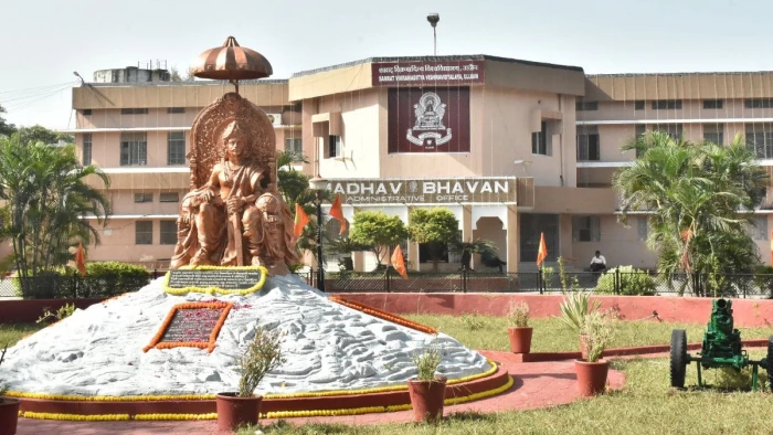 बीकाॅम की परीक्षा देने बैठी बीटेक की छात्रा, उज्जैन के सम्राट विक्रमादित्य विश्वविद्यालय में साल्वर गैंग का खुलासा