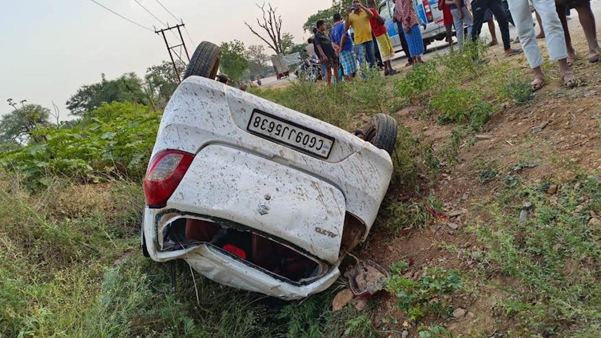 Kawardha Accident: पोंडी से कवर्धा की ओर आ रही कार अनियंत्रित होकर पलटी, तीन लोग घायल, एक गंभीर