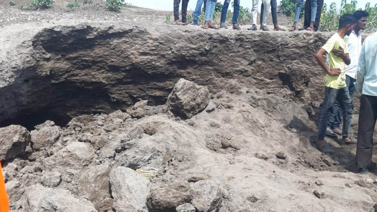 Khargone News: खरगोन जिले में तालाब की मिट्टी धंसने से दो महिलाओं की मौत