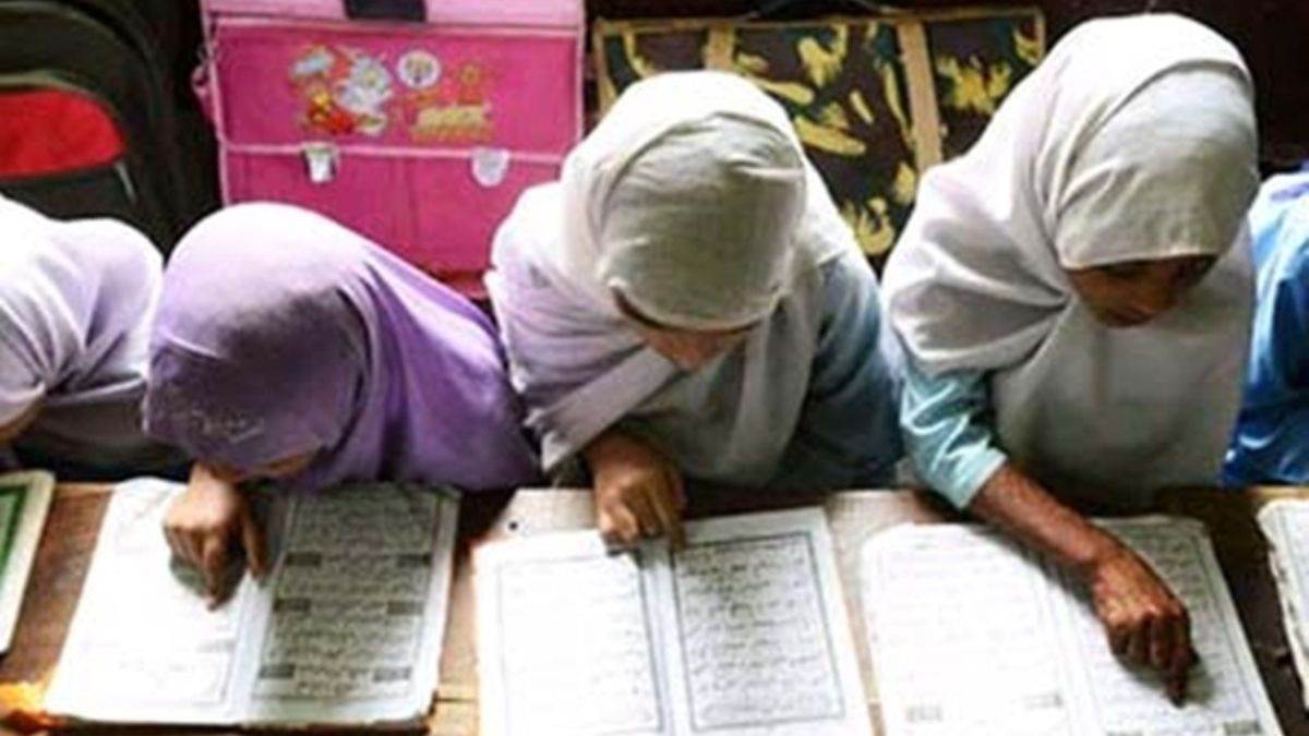 मंदसौर में आयोग की जांच में मदरसे से बालिकाएं गायब... रिकॉर्ड में 37 छात्राएं, कमरों में मिला 100 बच्चियों का सामान