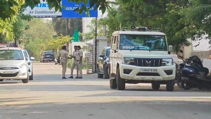 रायपुर की पॉश कॉलोनी में कारोबारी के बंगले से 10 लाख नकद और लाखों के जेवरात की चोरी, जांच में जुटी पुलिस
