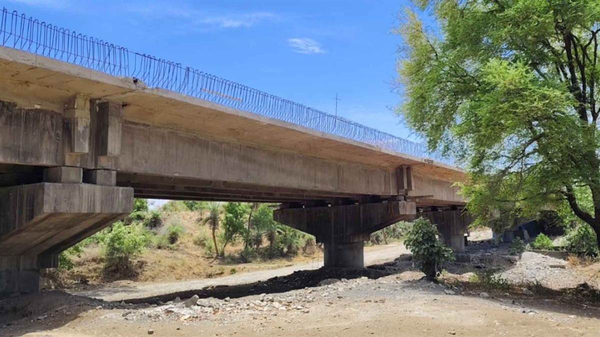10 साल, 89 करोड़ रुपये खर्च, फिर भी रतलाम में 30 गांवों का रास्ता अधूरा, बारिश में हजारों ग्रामीण होते हैं परेशान