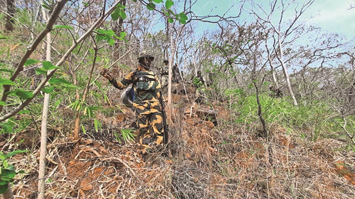 Narayanpur Naxal Encounter: नारायणपुर के माड़ में हुए मुठभेड़ में मारे गए नक्सली सीसी मेंबर्स के सुरक्षाकर्मी