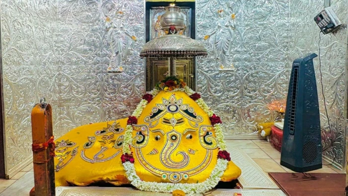 उज्जैन में करीब एक करोड़ रुपये की लागत से रजत मंडित हो रहा भगवान चिंतामन का गर्भगृह