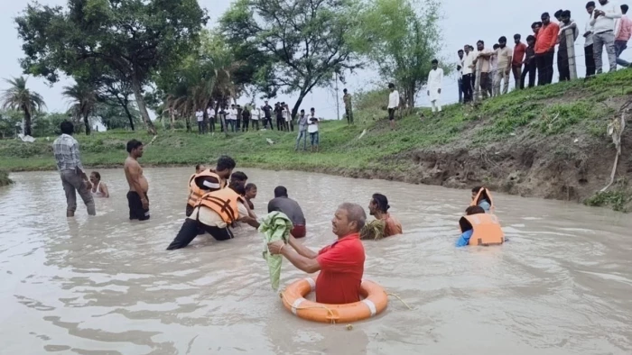 उज्जैन में जिले में तेज बारिश के दौरान गुरुवार रात नाले में बहे सहायक पंचायत सचिव की अब भी तलाश जारी
