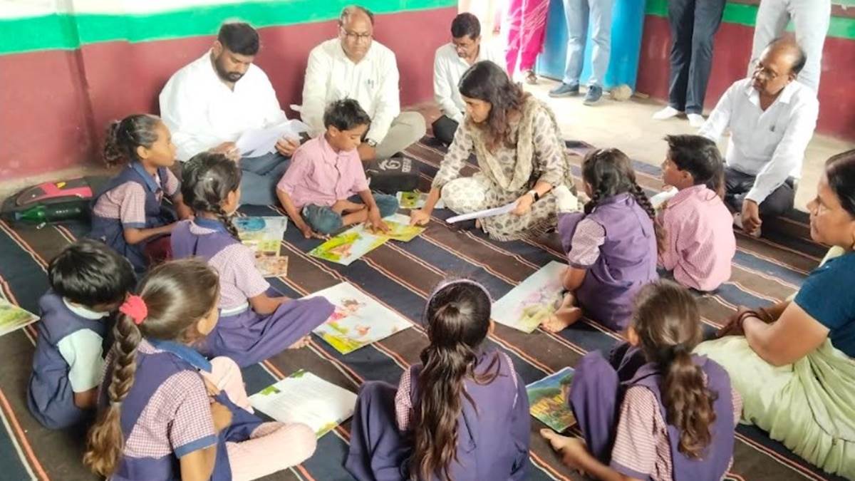 शाजापुर जिले के सरकारी स्कूल में कलेक्टर ने बच्चों से पूछी आज की तारीख, नहीं दे पाए जवाब; शिक्षकों को नोटिस जारी