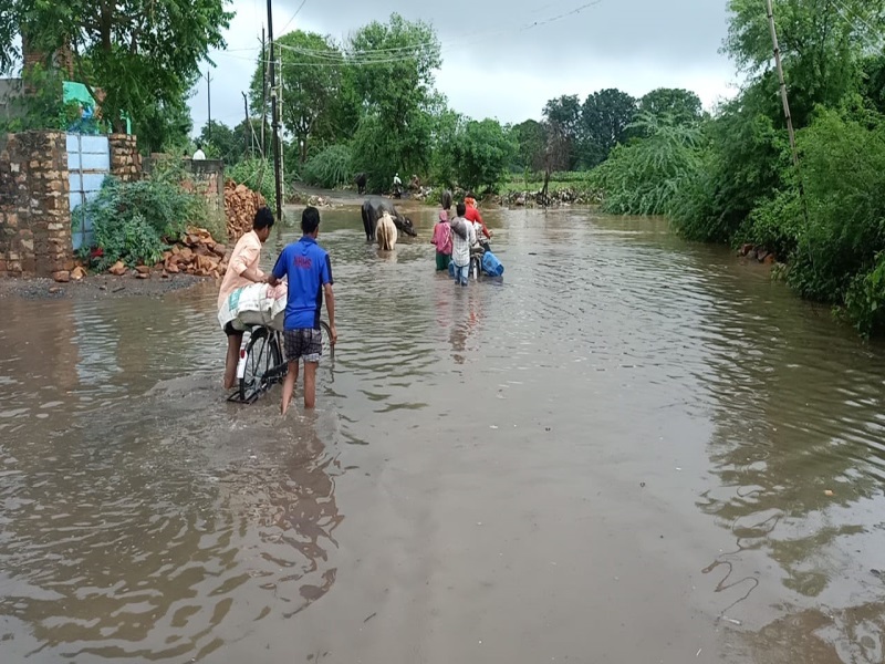 Gwalior Morena, Chambal and Kwari river floods: चंबल खतरे के निशान से साढ़े पांच मीटर ऊपर बह रही, पुराने पुल पर भरा पानी, आगरा-मुंबई हाइवे पर एक लेन बंद