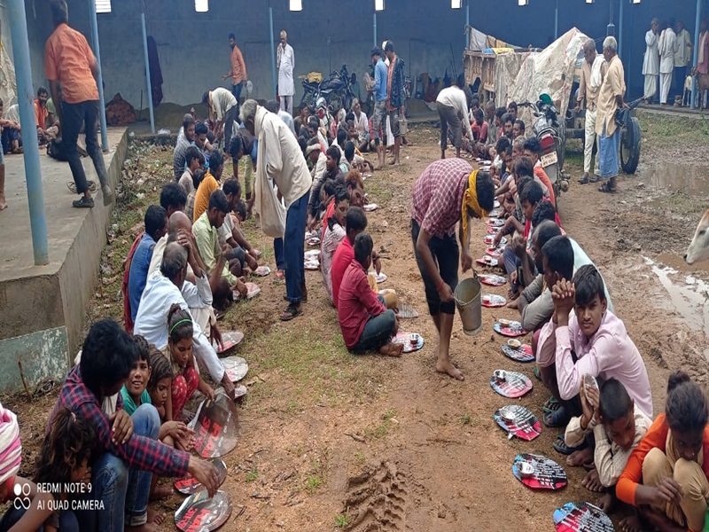 Gwalior Helping Hand in Flood: पुलिस, सेना व प्रशासन के साथ लोगों ने भी बढ़ाए राहत के हाथ