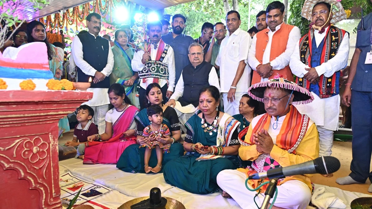 हरेली तिहार पर मुख्यमंत्री निवास में छत्तीसगढ़ी उत्सव की धूम, CM साय ने हल की पूजा की, पत्नी ने लिया झूले का आनंद
