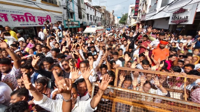 उज्जैन में महाकाल सवारी में जेबकतरों का आतंक, 50 से ज्यादा श्रद्धालुओं के मोबाइल, पर्स और चेन चोरी