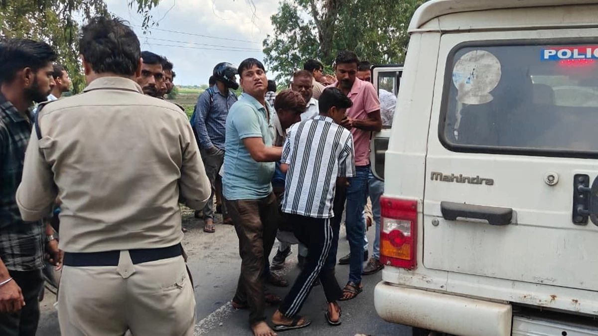 भिंड में बाइक सवार को बचाने में पलटी स्कार्पियो कार, दो लोगों की मौत और एक गंभीर घायल