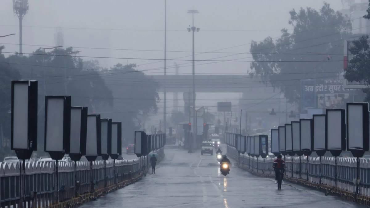 Indore Weather Update: इंदौर में जमकर बरस रहे बादल, अगले तीन दिन रहेगा ऐसा ही मौसम