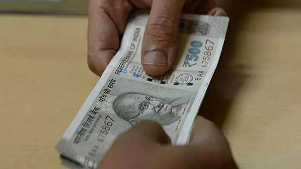 MP के धार जिले में लोकायुक्त की बड़ी कार्रवाई, चौकी में पदस्थ आरक्षक 30,000 की रिश्वत लेते रंगेहाथ पकड़ा