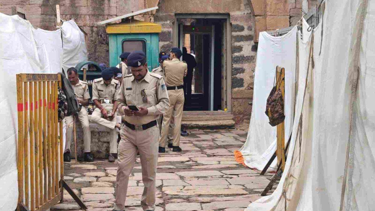 भोजशाला के पीछे लगातार छठे सप्ताह हुई जुम्मे की नमाज और अंदर हनुमान चालीसा का पाठ, रही कड़ी सुरक्षा