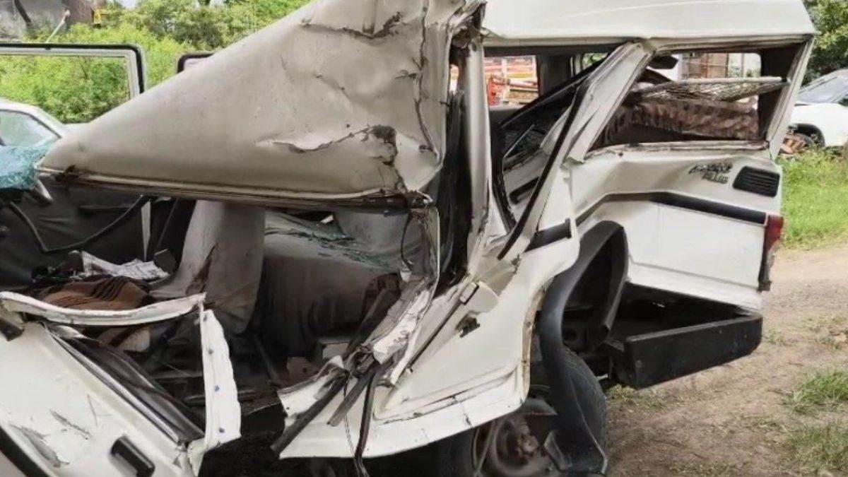 उज्जैन में रात्रि गश्त पर निकली पुलिस की गाड़ी ट्रक से भिड़ी, एसआई और आरक्षक...