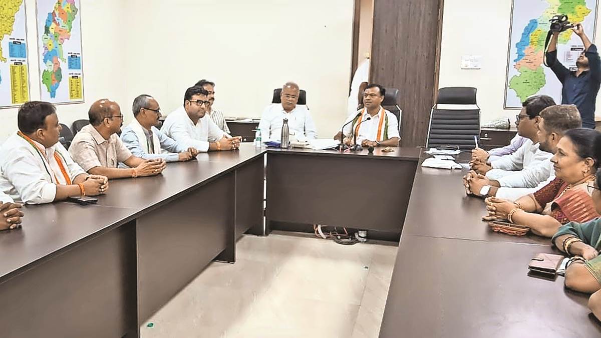 अब कांग्रेस संगठन में बदलाव पर टिकी नजरें, कांग्रेस के प्रभारी सचिवों की रिपोर्ट तैयार, जल्द होगी बैठक - Focus Shifts to Organizational Changes in Chhattisgarh Congress ...