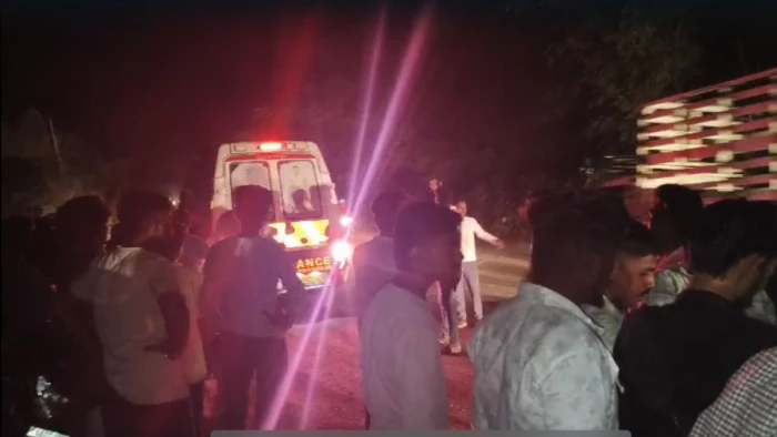 बुरहानपुर में इंदौर-इच्छापुर हाईवे पर मौत बनकर दौड़ा कंटेनर, दो बाइक सवारों की मौत, एक गंभीर
