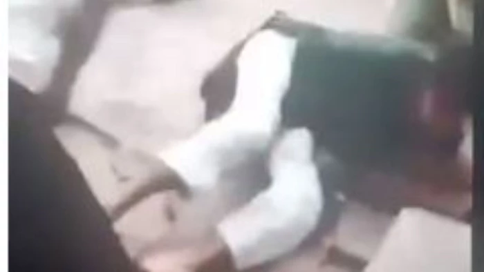 भोपाल में छात्र को घेरकर डंडों से बेरहमी से पीटा, कंधे समेत शरीर में कई फ्रैक्चर, 7 दिन बाद भी कोई गिरफ्तारी नहीं