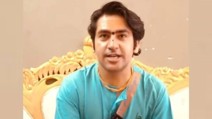 बागेश्वर धाम में महिलाओं की सुरक्षा पर धीरेंद्र शास्त्री की अपील, बोले- परिवार के साथ आएं; अनजान लोगों से सतर्क रहें