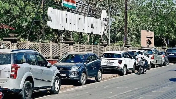 ₹16 करोड़ खर्च फिर भी नहीं सुधरी जबलपुर की ट्रैफिक व्यवस्था, मल्टीलेवल पार्किंग बनी गैराज, महीनों से खड़ी हैं कारें