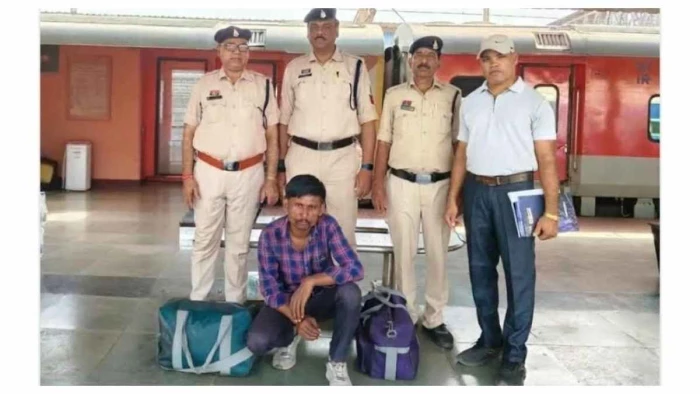 ओडिशा से MP भेजा जा रहा था 6.47 लाख का गांजा, बिलासपुर स्टेशन पर नर्मदा एक्सप्रेस से सतना का युवक गिरफ्तार