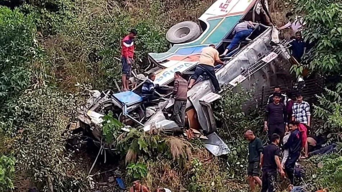 Almora Bus Accident: अल्मोड़ा बस हादसे में मरने वालों की संख्या 36 हुई, 4 लाख रुपए के मुआवजे का एलान
