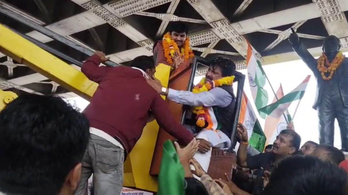 सांसद थप्पड़ कांड : नहीं हुई FIR, अब पीड़ित को लेकर IG से मिलने पहुंचे MLA के भाई, चढ़ा सियासी पारा