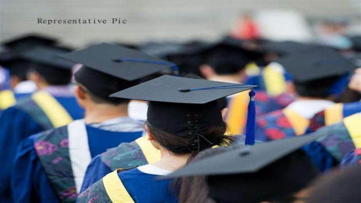 बिहार में सरकारी भर्ती में अपात्र ठहराये गए मध्य प्रदेश के निजी विवि से डिग्री प्राप्त तीन सौ छात्र