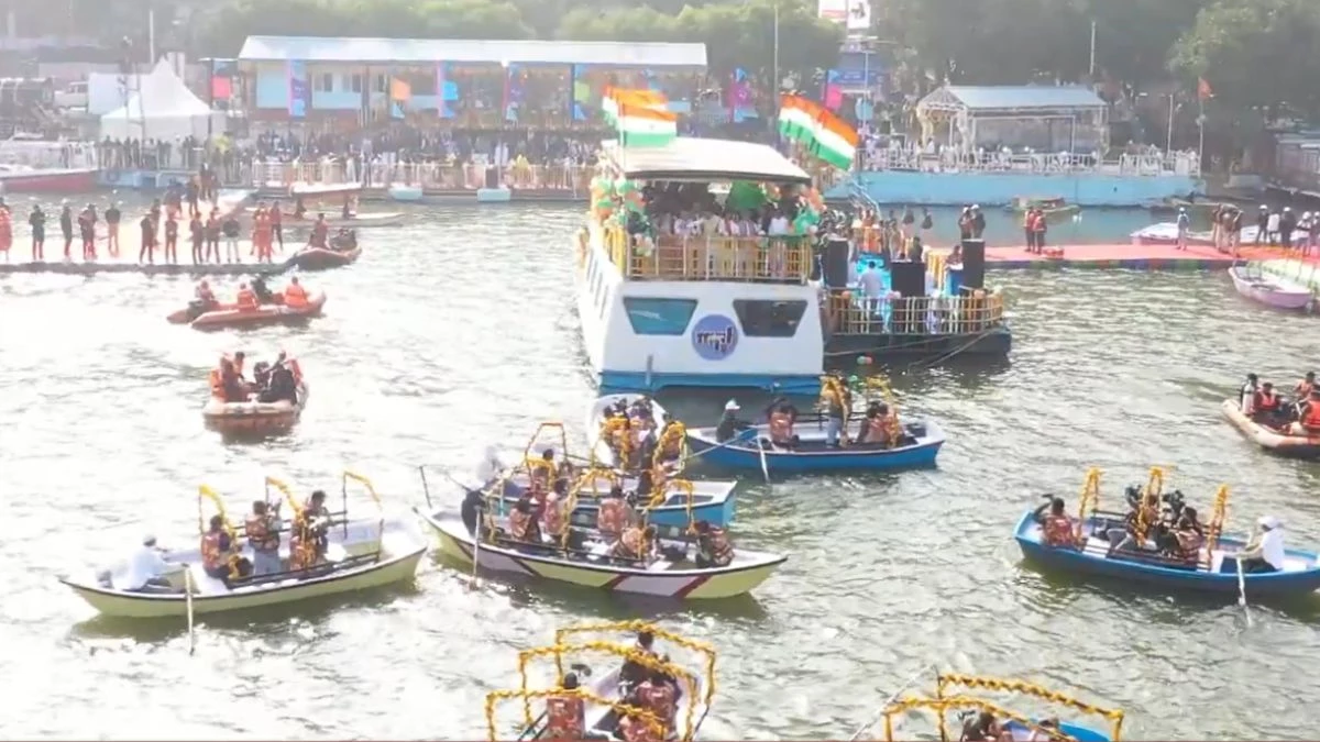 भोपाल का तालाब बना 'मिनी डल झील'... CM मोहन यादव ने शुरू की शिकारा सवारी, 300 रुपए में कश्मीर वाली फील