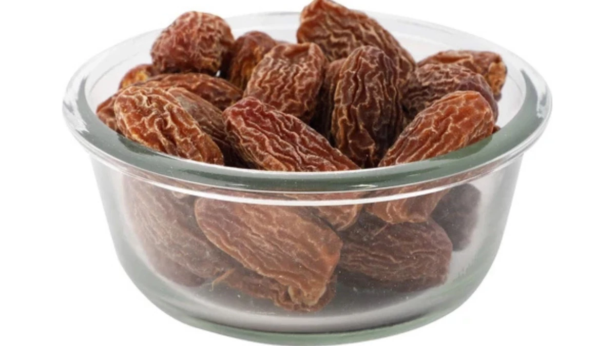 सर्दियों में जरूर खाएं छुआरा, थकान और कमजोरी होगी दूर; बस जान लें खाने का सही तरीका