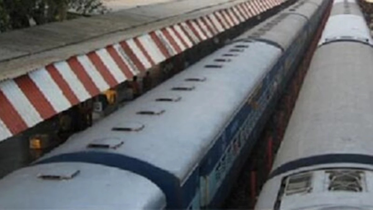 भिलाई रेलवे स्‍टेशन पर हादसा, ट्रेन की छत पर फंसा चप्पल, उतराने चढ़ा, करंट से झुलसा