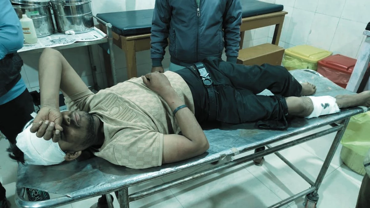 MP Crime: मुरैना में पूर्व पार्षद के बेटों ने युवक को खेत में पटककर लाठियों से पीटा, फिर पैर में मारी गोली