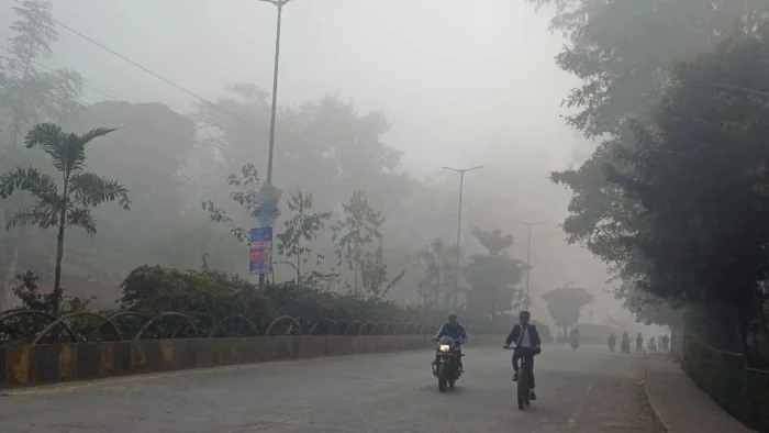 Weather Update: MP के खजुराहो, नौगांव सहित छतरपुर में कड़ाके की सर्दी... IMD ने बुंदेलखंड में जारी किया बारिश का अलर्ट