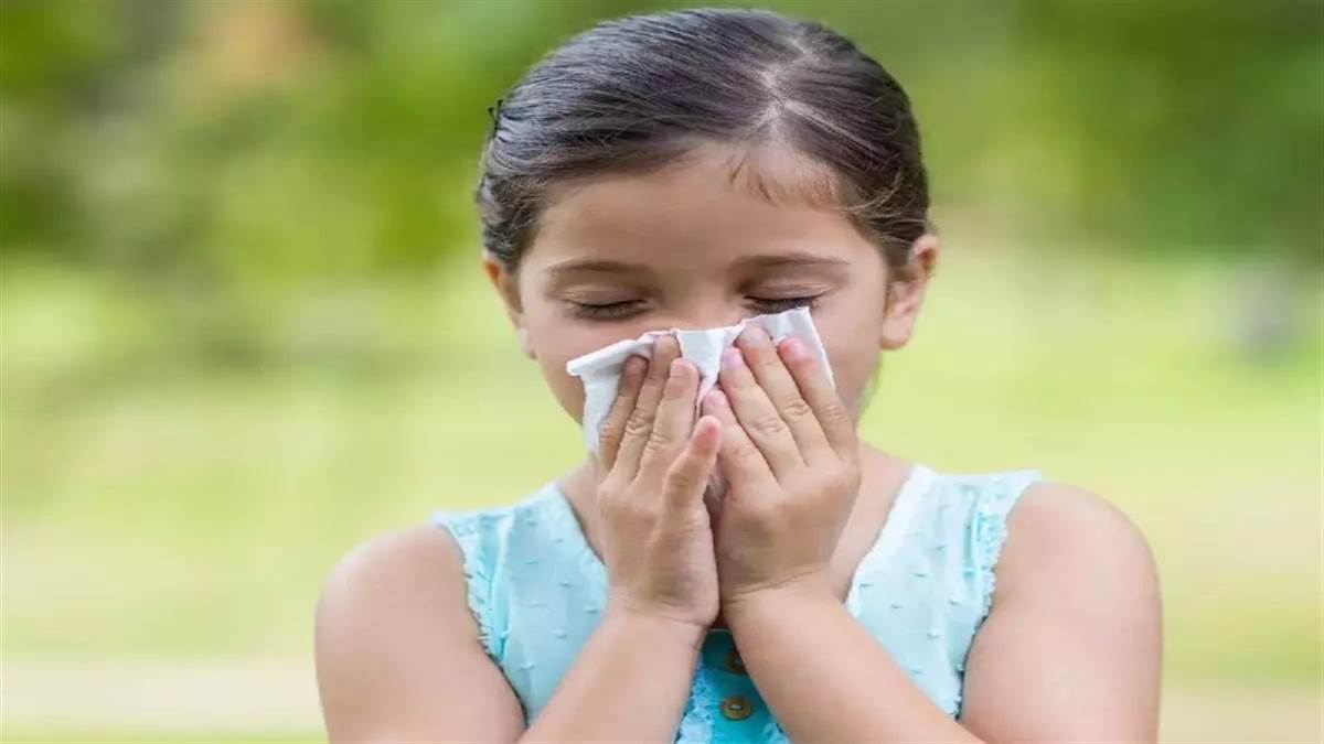 Health Tips: बच्चे को सर्दी-जुकाम है तो न भेजें स्कूल, करें ये आसान उपाय