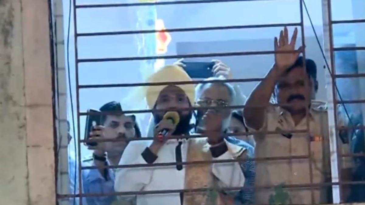 Maulana Mufti Salman Azhari: जूनागढ़ हेट स्पीच मामले में मौलाना मुफ्ती सलमान अजहरी को गुजरात ATS ने मुंबई से किया गिरफ्तार, भारी हंगामा