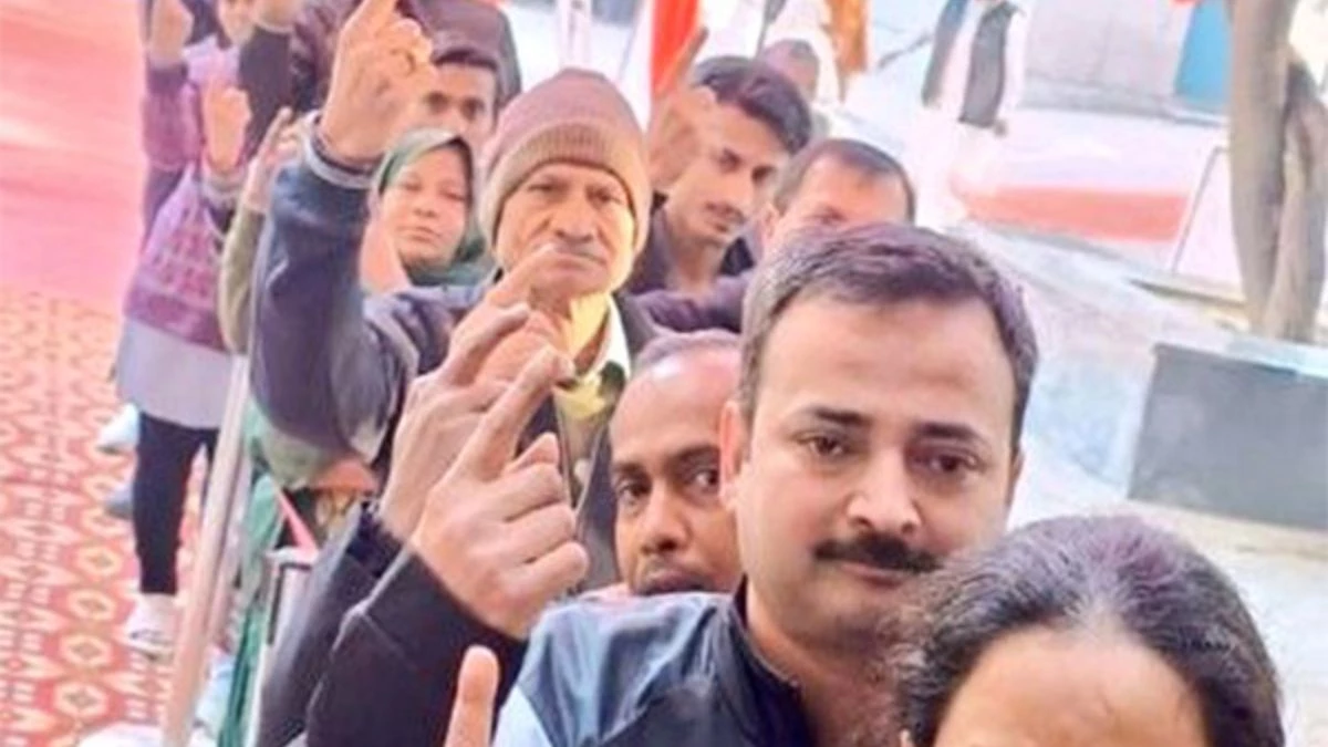 Delhi Vidhan Sabha Chunav: दिल्ली में वोटिंग के दौरान सीलमपुर में भारी हंगामा, भाजपा ने लगाया बुर्के की आड़ में फर्जी वोटिंग का आरोप