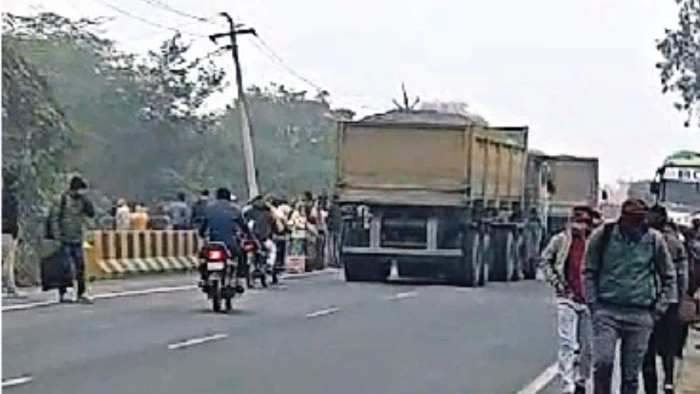 ग्वालियर से भिंड जा रही सूत्र सेवा बसों को दबंगों ने जबरन रोका, पुलिस वाहन पर किया पथराव, डरे-सहमे बैठे रहे यात्री