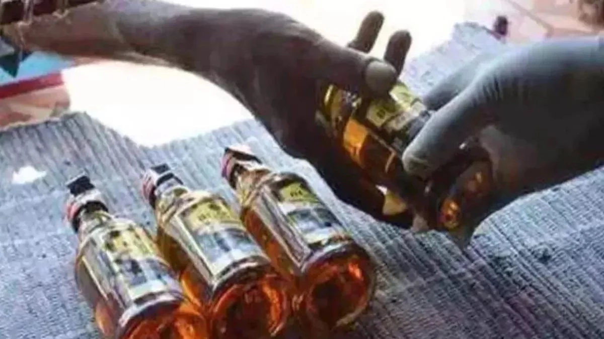 फेक परमिट से शराब तस्करी: सोम डिस्टलरी सेहतगंज और रोजराजक रायसेन पर गिरी गाज, आबकारी आयुक्त ने सुनाया अहम फैसला