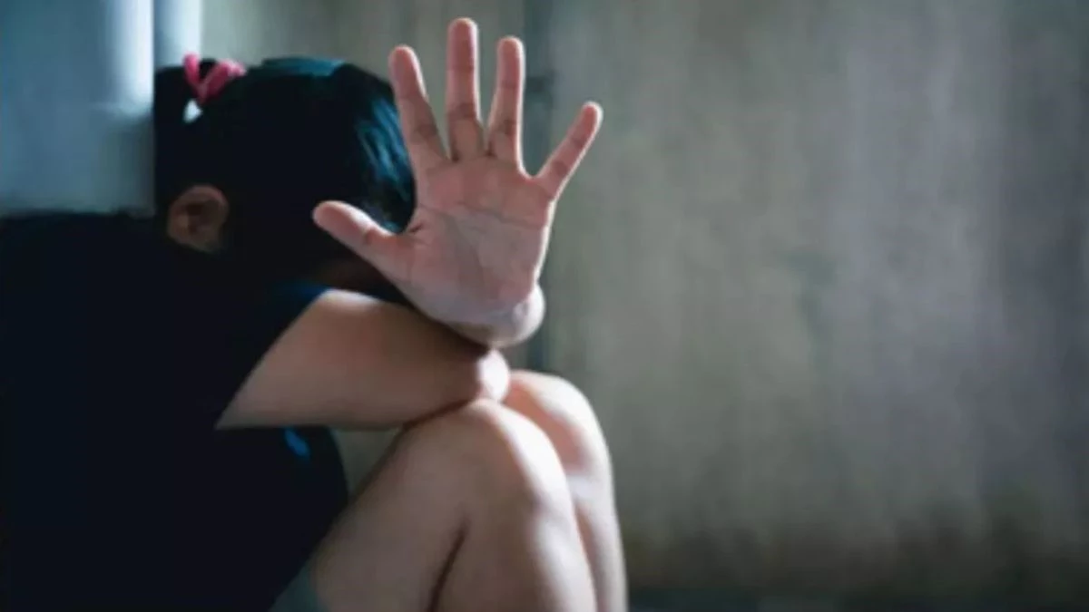 नाबालिग बेटी के साथ सौतेले पिता ने किया दुष्कर्म, गर्भवती होने पर मामले का पता चला